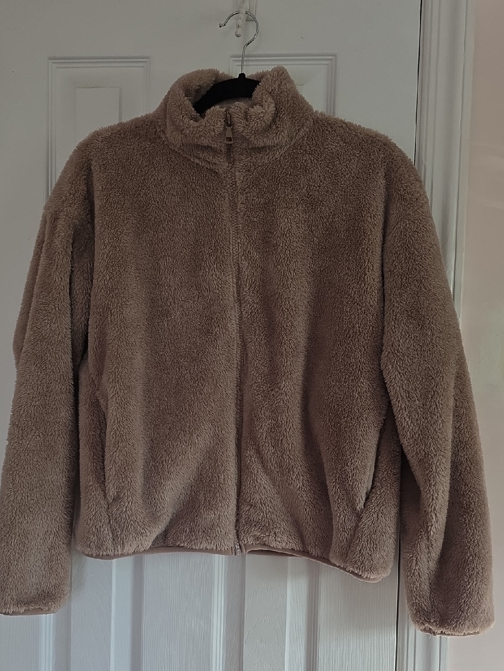 Uniqlo Cozy Plush Zip-Up Jacket in Taupe, Size Small